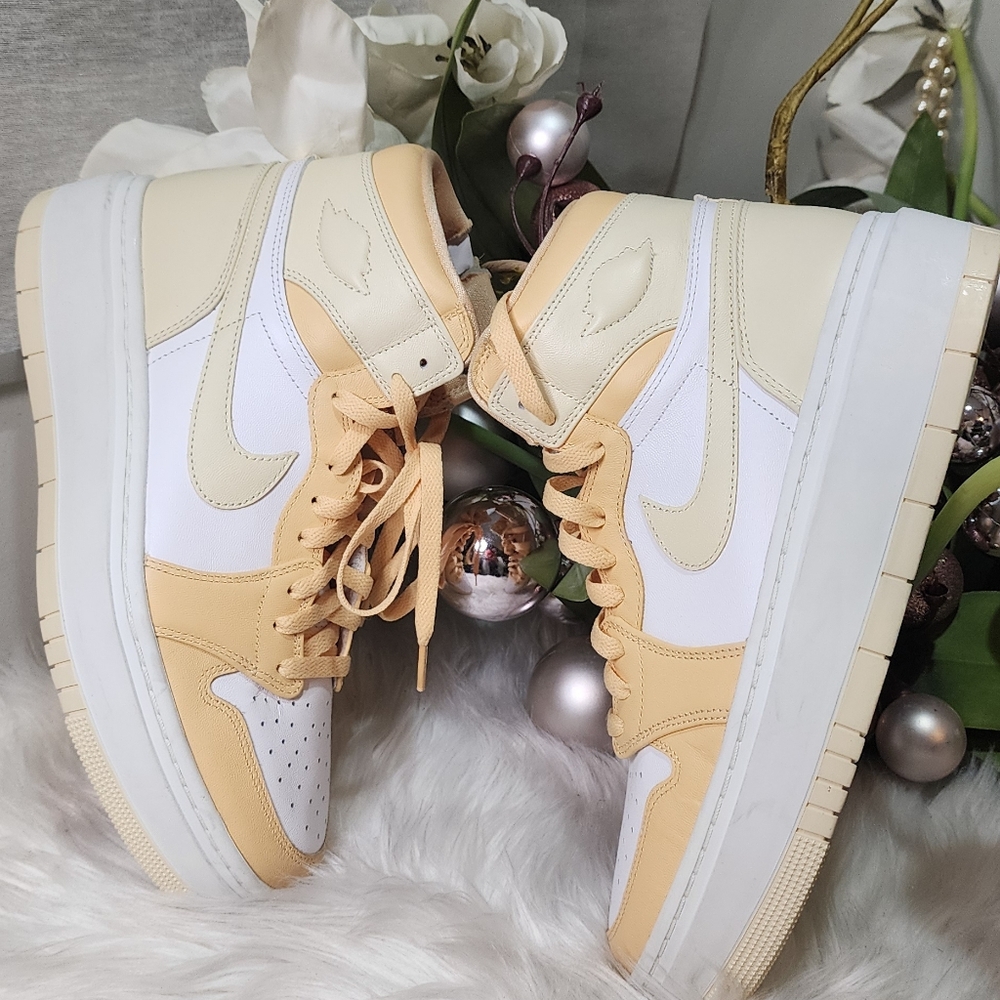 Nike Womens Air Jordan RETRO 1 ELEVATE HIGH 'CELESTIAL GOLD' size11.5